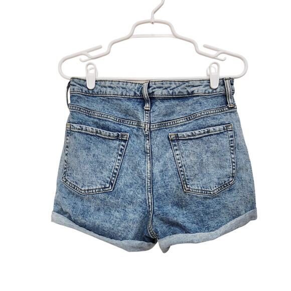 Wild Fable High Rise Mom Denim Shorts Blue Cuffed Hem Light Wash Size 8 29 R - Picture 2 of 7